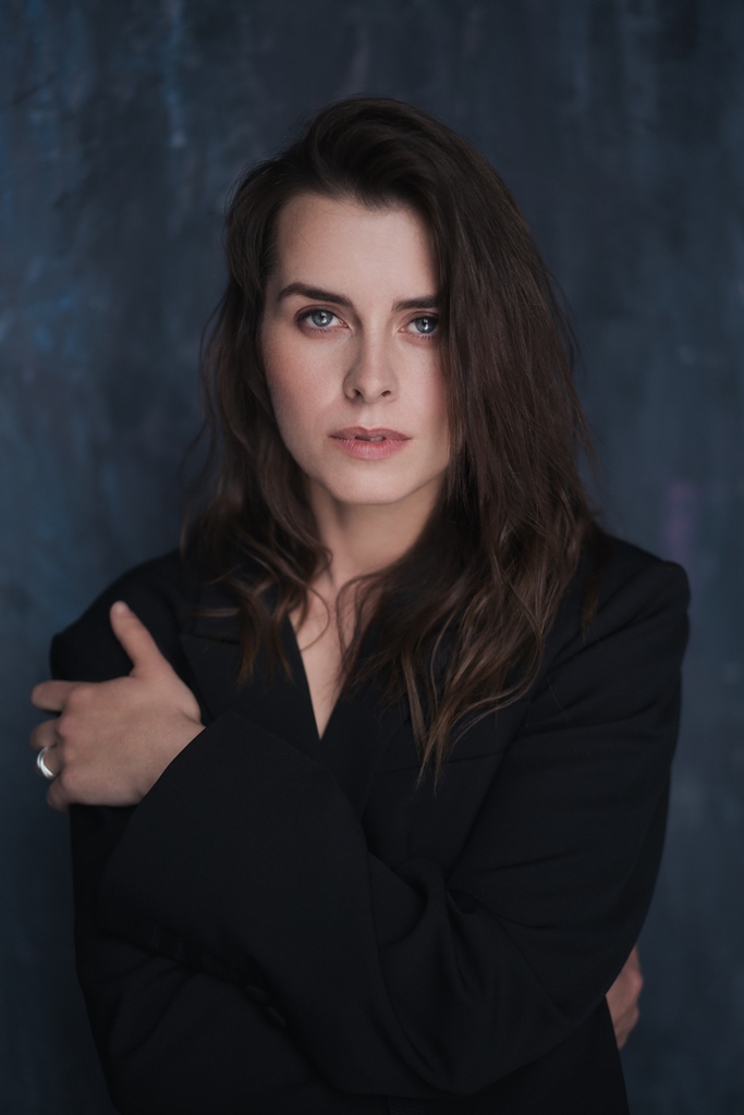 Нам всем нужны объятия: вышел трейлер дебютного фильма Кати Царик